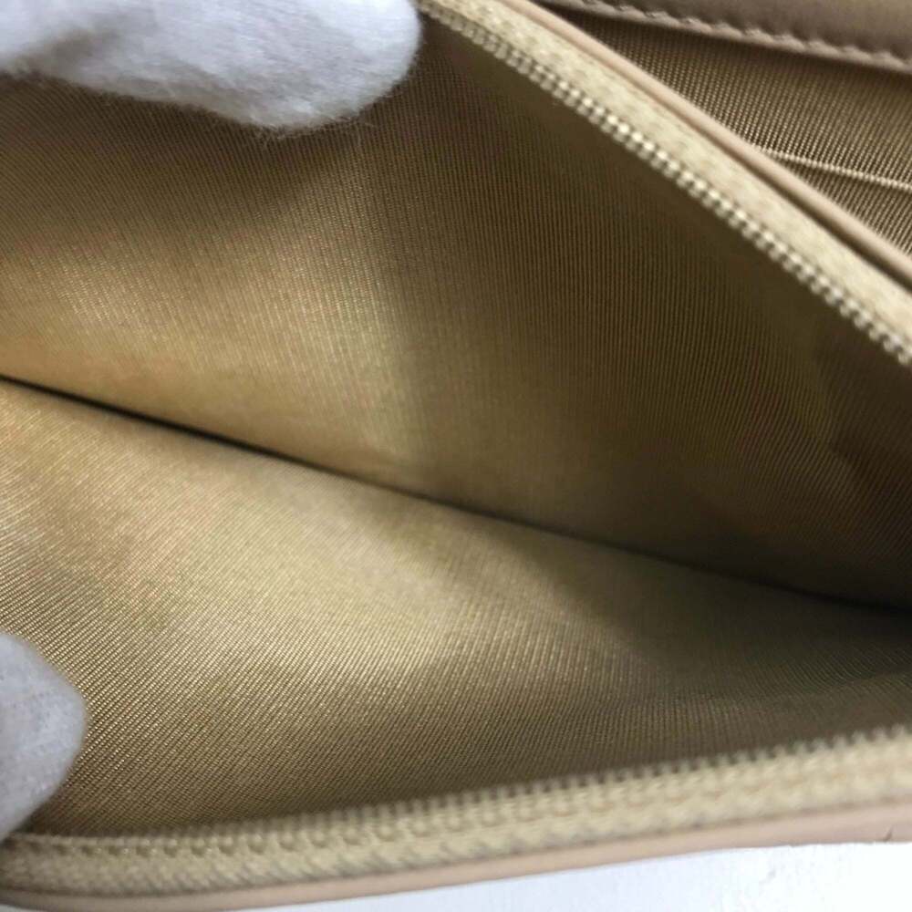 CHANEL Authentic Cream Wallet - Picture 12 of 16